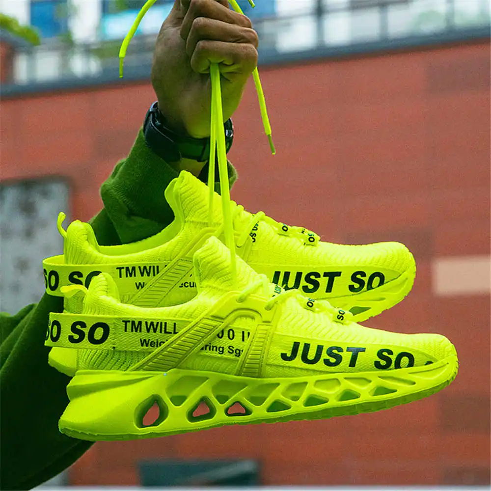 Stivali primaverili gialli di  - Men Shoes Yellow recensione e prezzo